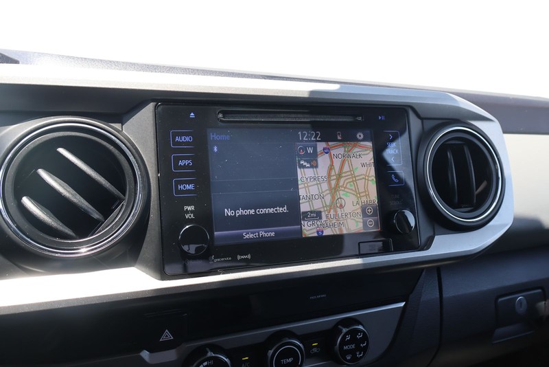 Toyota Tacoma Vehicle Full-screen Gallery Image 26