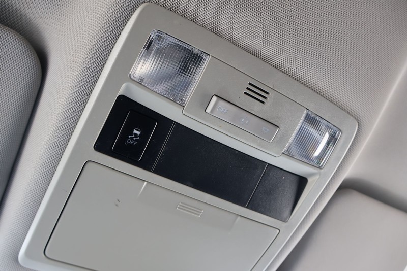 Toyota Tacoma Vehicle Full-screen Gallery Image 29