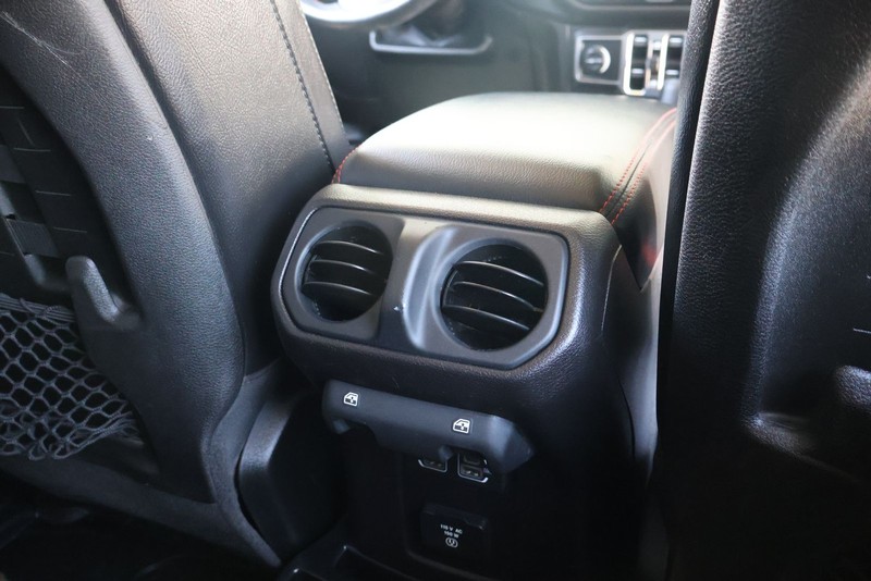Jeep Wrangler Unlimited Vehicle Full-screen Gallery Image 20