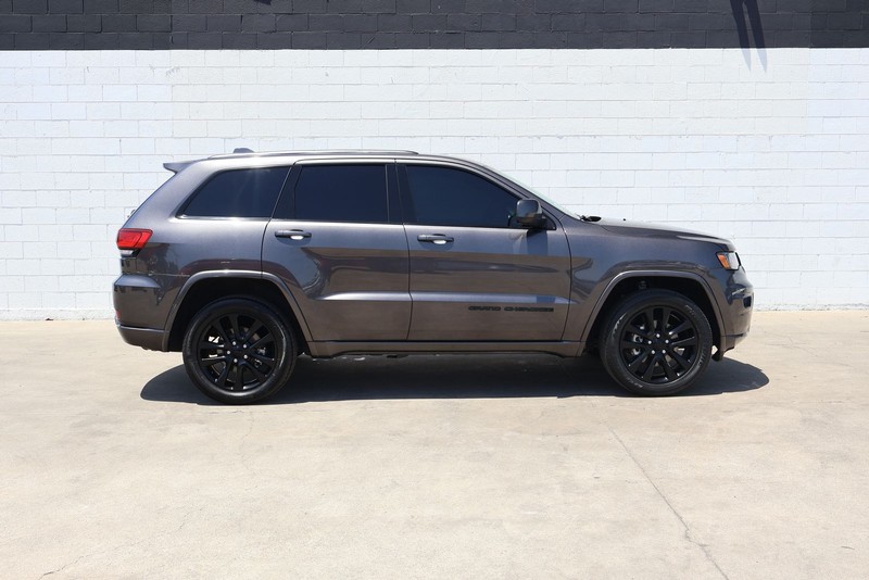 Jeep Grand Cherokee Vehicle Full-screen Gallery Image 04