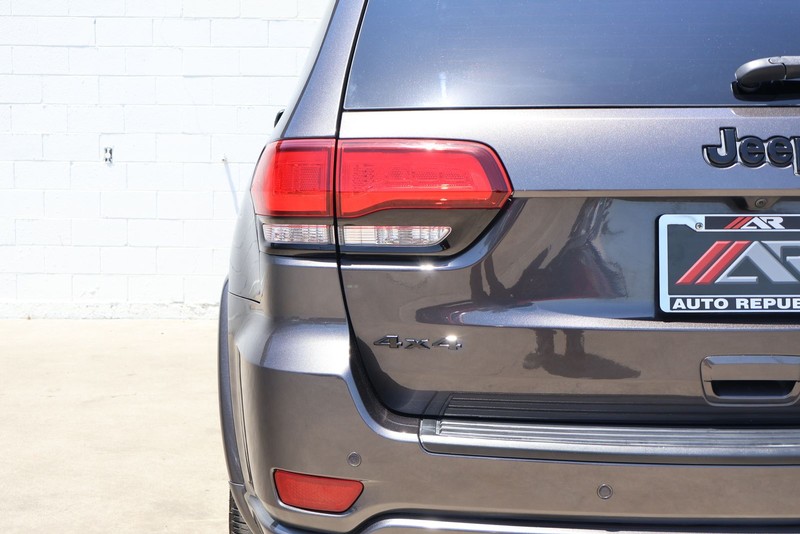 Jeep Grand Cherokee Vehicle Full-screen Gallery Image 07