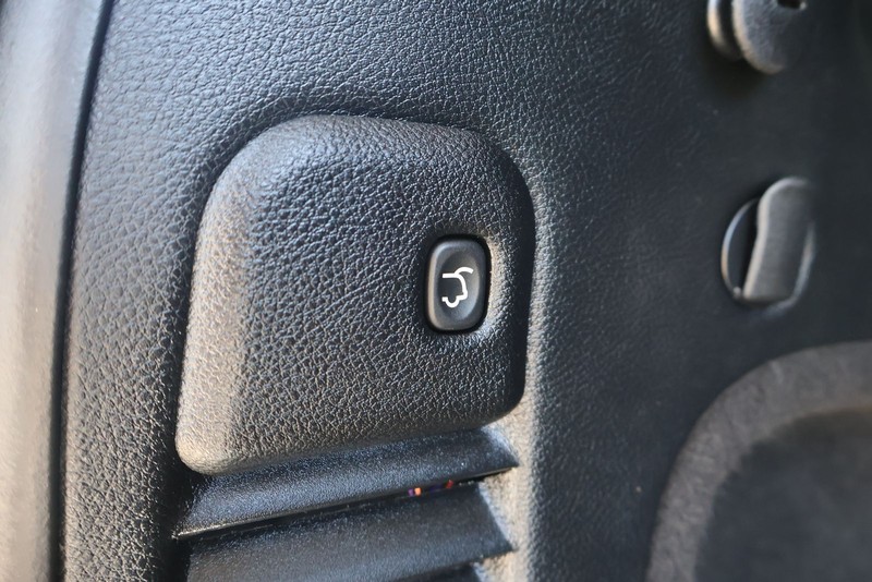 Jeep Grand Cherokee Vehicle Full-screen Gallery Image 09