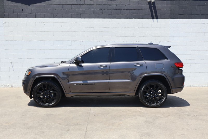 Jeep Grand Cherokee Vehicle Full-screen Gallery Image 11