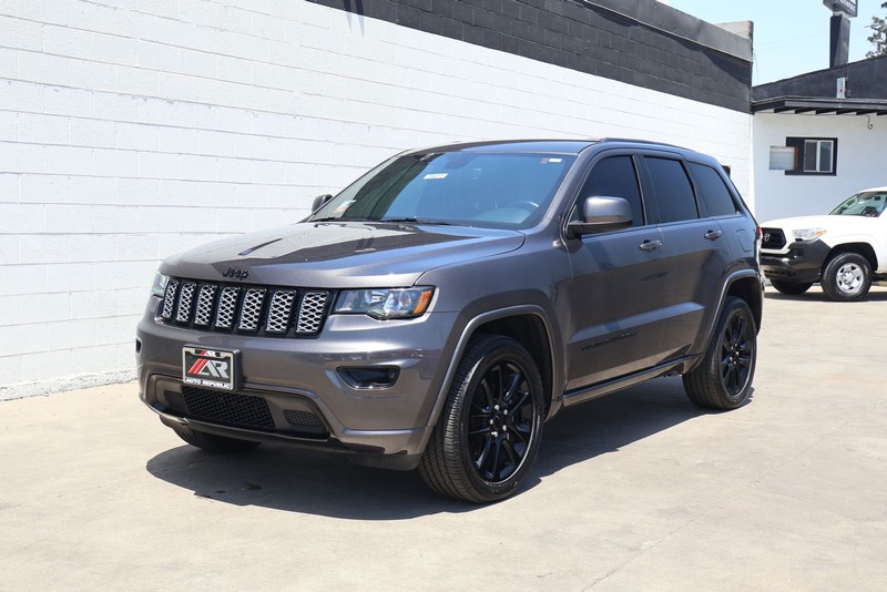 Jeep Grand Cherokee Vehicle Full-screen Gallery Image 12