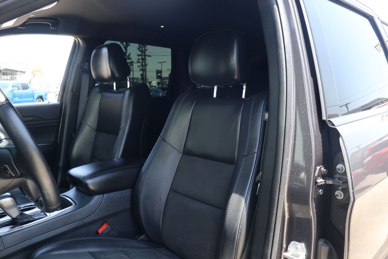 Jeep Grand Cherokee Vehicle Full-screen Gallery Image 17