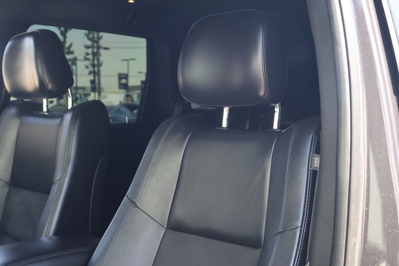 Jeep Grand Cherokee Vehicle Full-screen Gallery Image 18