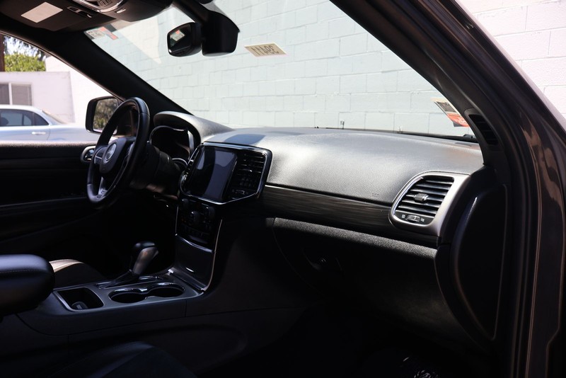 Jeep Grand Cherokee Vehicle Full-screen Gallery Image 19