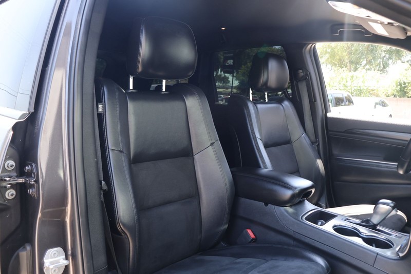 Jeep Grand Cherokee Vehicle Full-screen Gallery Image 20