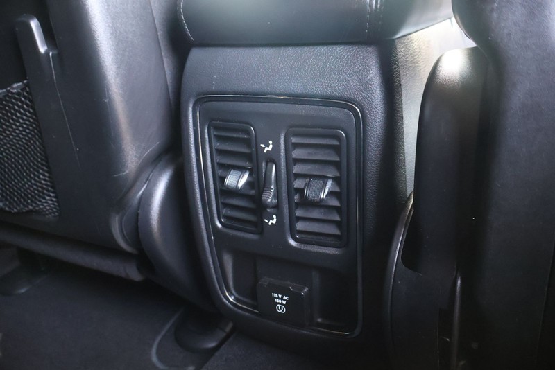 Jeep Grand Cherokee Vehicle Full-screen Gallery Image 22