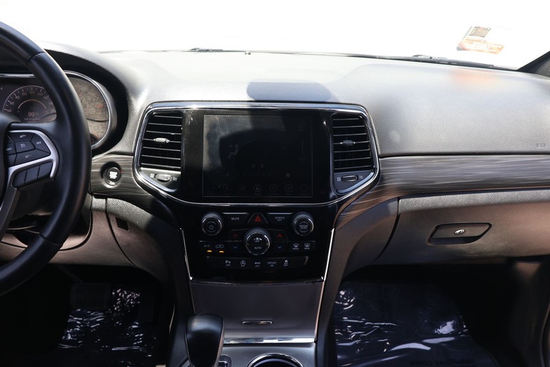 Jeep Grand Cherokee Vehicle Full-screen Gallery Image 28
