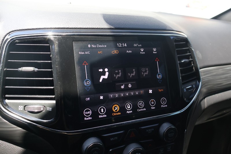 Jeep Grand Cherokee Vehicle Full-screen Gallery Image 29