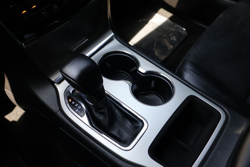 Jeep Grand Cherokee Vehicle Full-screen Gallery Image 32