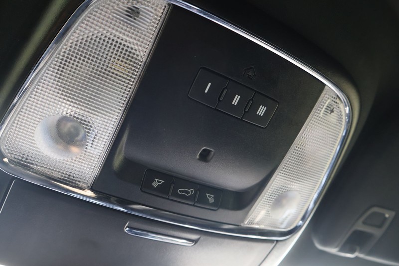 Jeep Grand Cherokee Vehicle Full-screen Gallery Image 33