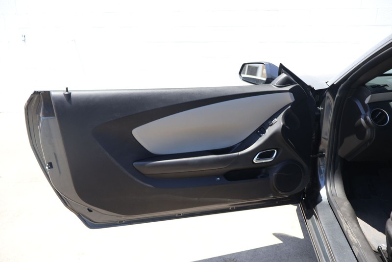 Chevrolet Camaro Vehicle Full-screen Gallery Image 14