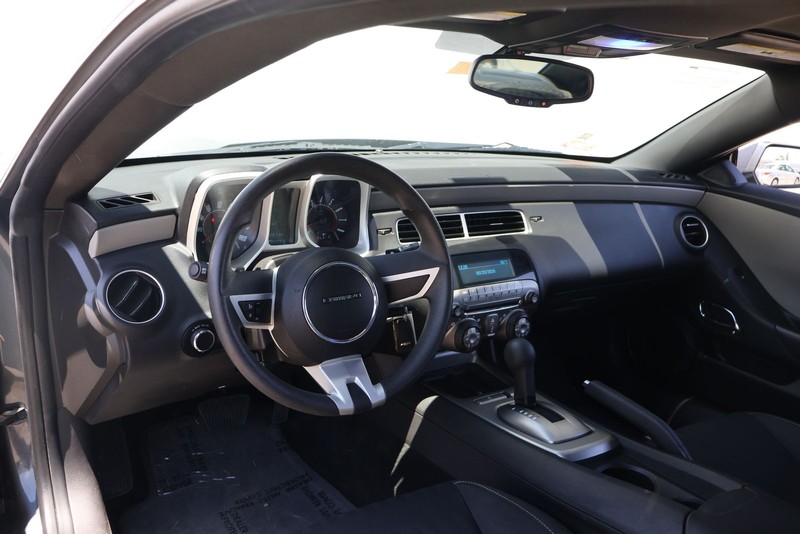 Chevrolet Camaro Vehicle Full-screen Gallery Image 15