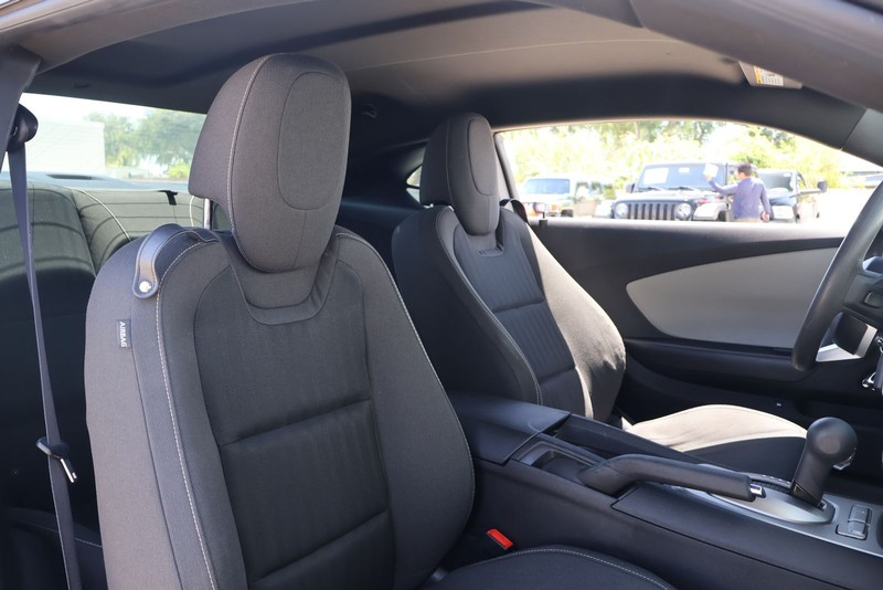 Chevrolet Camaro Vehicle Full-screen Gallery Image 18