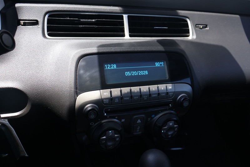 Chevrolet Camaro Vehicle Full-screen Gallery Image 25
