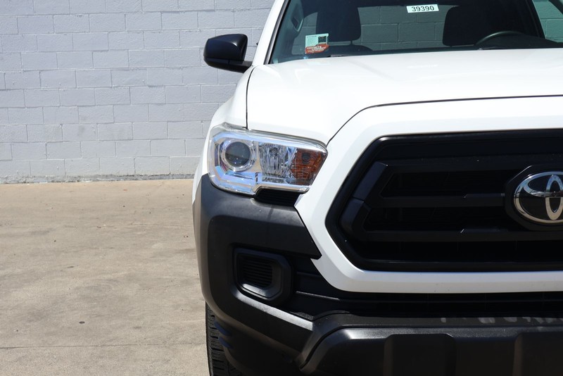 Toyota Tacoma 4WD Vehicle Full-screen Gallery Image 04