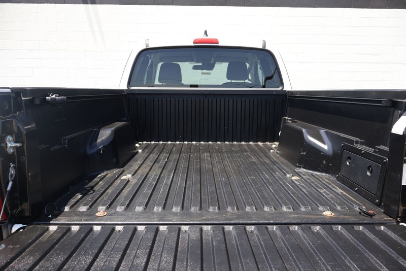 Toyota Tacoma 4WD Vehicle Full-screen Gallery Image 08