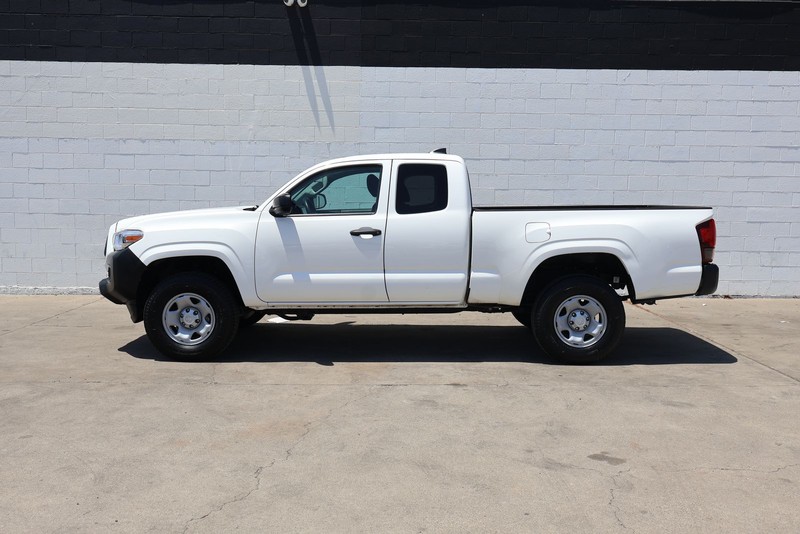 Toyota Tacoma 4WD Vehicle Full-screen Gallery Image 10