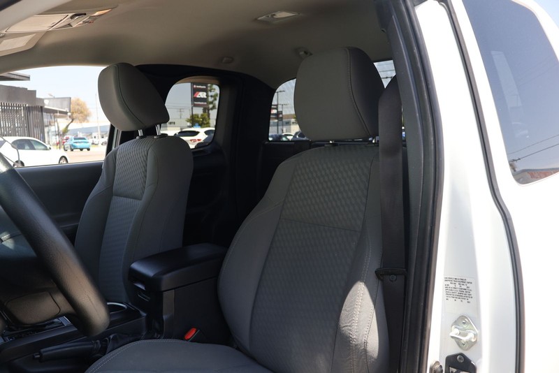 Toyota Tacoma 4WD Vehicle Full-screen Gallery Image 16