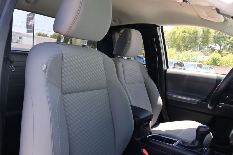 Toyota Tacoma 4WD Vehicle Full-screen Gallery Image 18