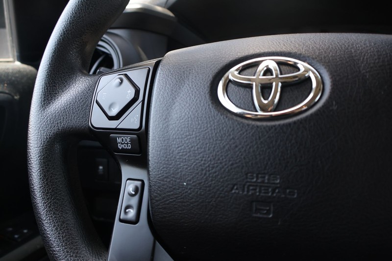 Toyota Tacoma 4WD Vehicle Full-screen Gallery Image 23