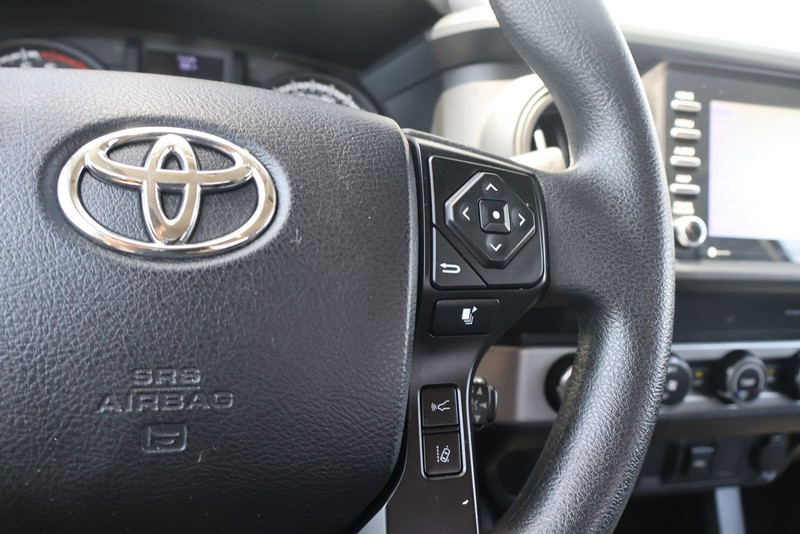 Toyota Tacoma 4WD Vehicle Full-screen Gallery Image 24