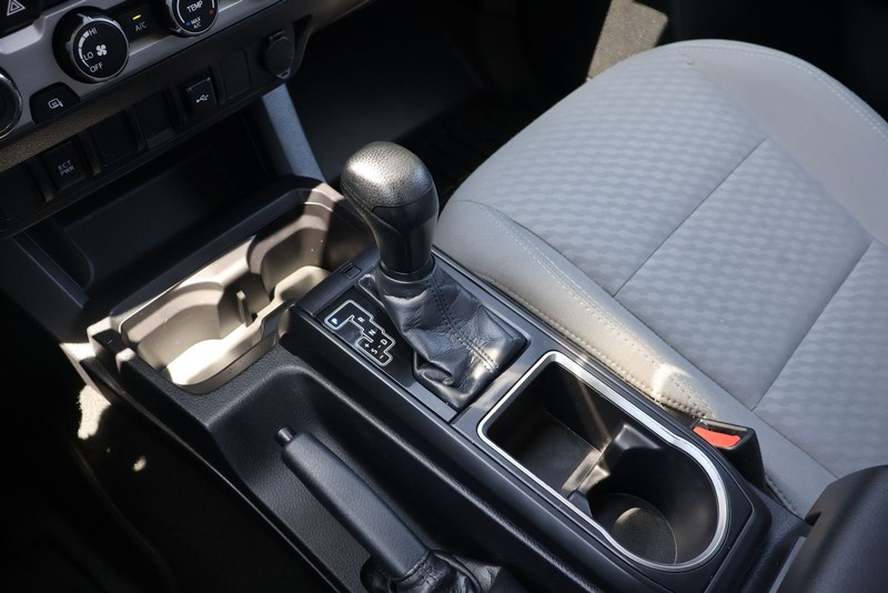 Toyota Tacoma 4WD Vehicle Full-screen Gallery Image 28