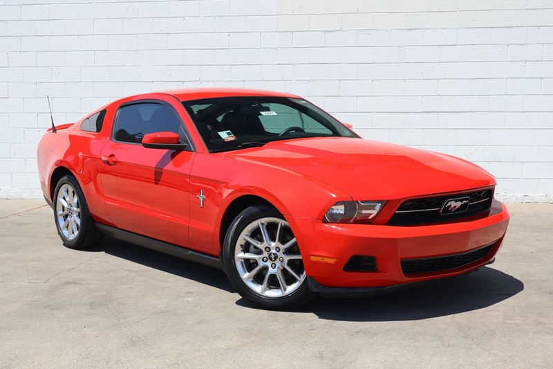 Ford Mustang Vehicle Full-screen Gallery Image 01