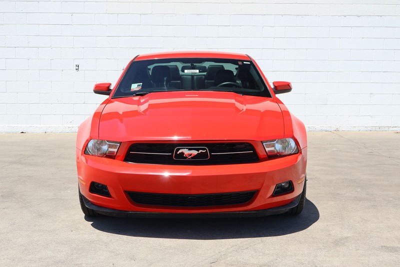 Ford Mustang Vehicle Full-screen Gallery Image 02