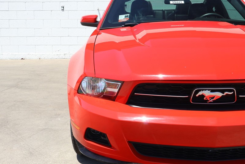 Ford Mustang Vehicle Full-screen Gallery Image 03
