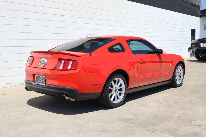 Ford Mustang Vehicle Full-screen Gallery Image 05