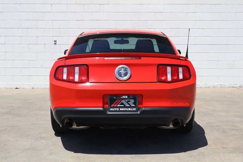 Ford Mustang Vehicle Full-screen Gallery Image 06