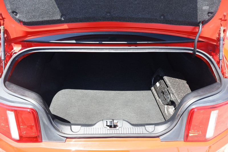 Ford Mustang Vehicle Full-screen Gallery Image 08