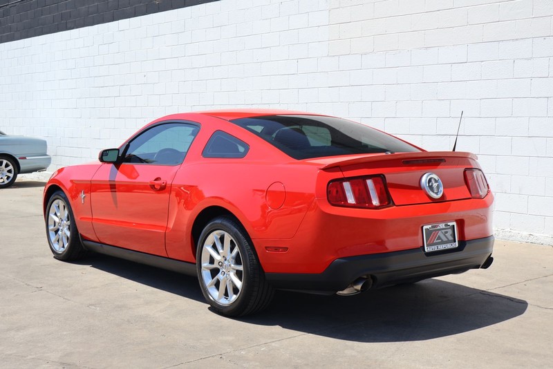 Ford Mustang Vehicle Full-screen Gallery Image 09