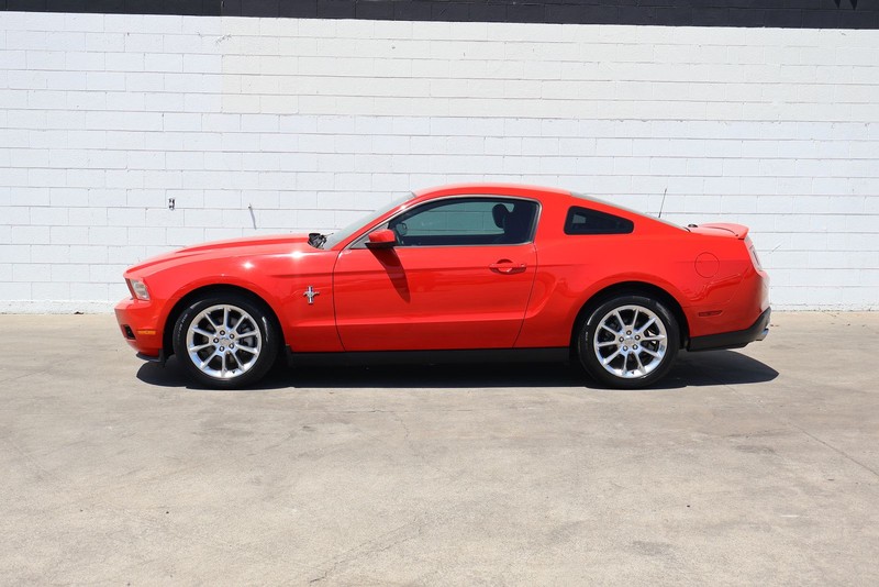 Ford Mustang Vehicle Full-screen Gallery Image 10