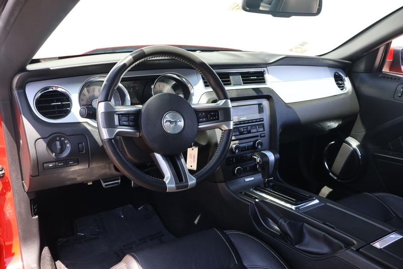 Ford Mustang Vehicle Full-screen Gallery Image 15