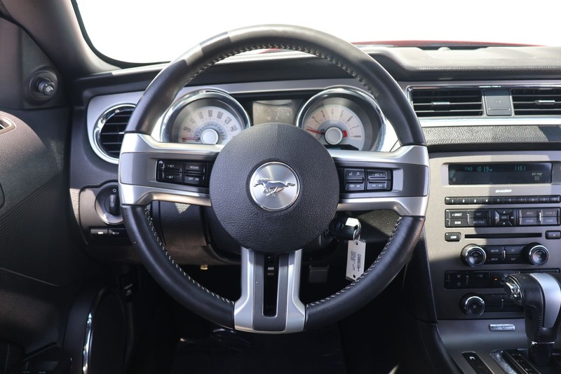 Ford Mustang Vehicle Full-screen Gallery Image 22