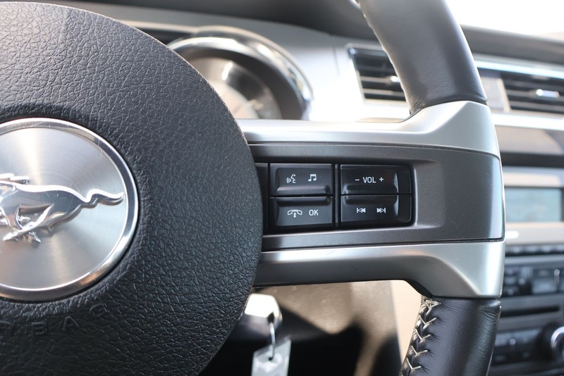 Ford Mustang Vehicle Full-screen Gallery Image 24