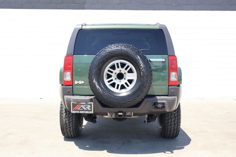 HUMMER H3 Vehicle Full-screen Gallery Image 06