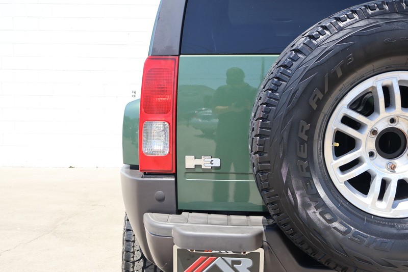 HUMMER H3 Vehicle Full-screen Gallery Image 07