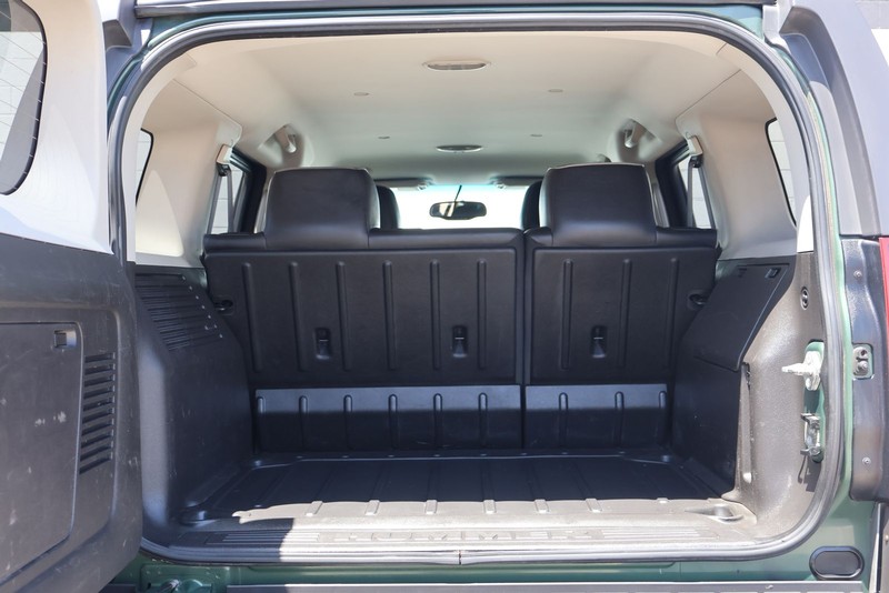 HUMMER H3 Vehicle Full-screen Gallery Image 08