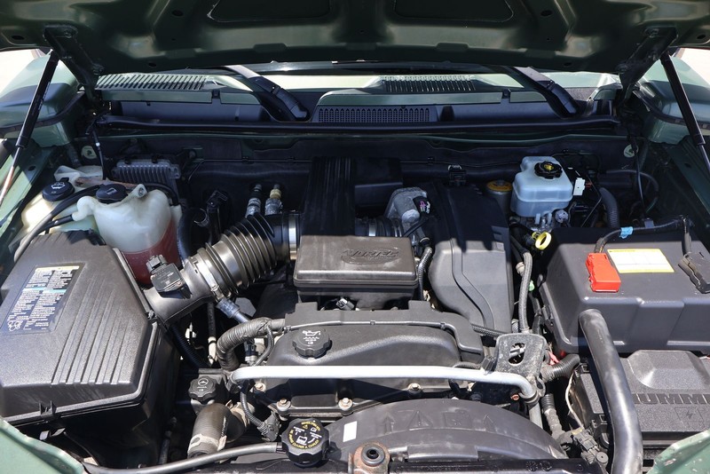 HUMMER H3 Vehicle Full-screen Gallery Image 12