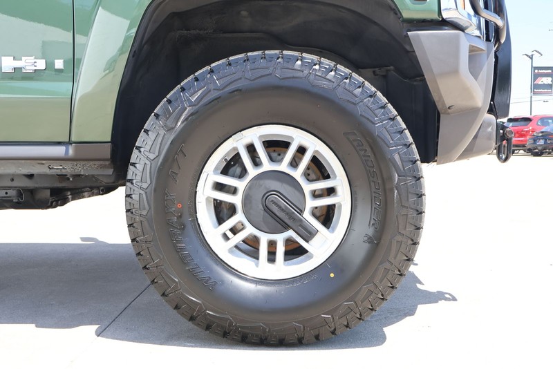 HUMMER H3 Vehicle Full-screen Gallery Image 13
