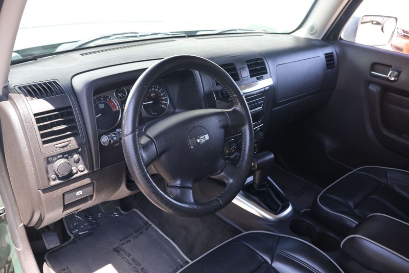 HUMMER H3 Vehicle Full-screen Gallery Image 15