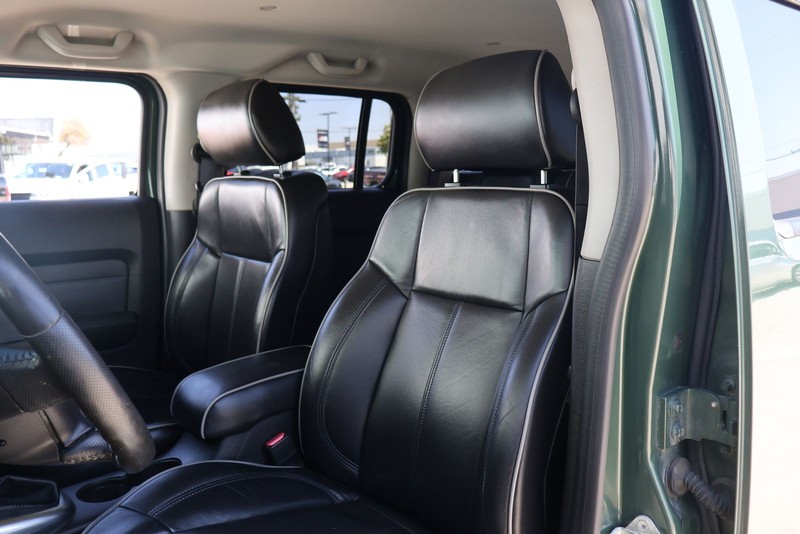 HUMMER H3 Vehicle Full-screen Gallery Image 16