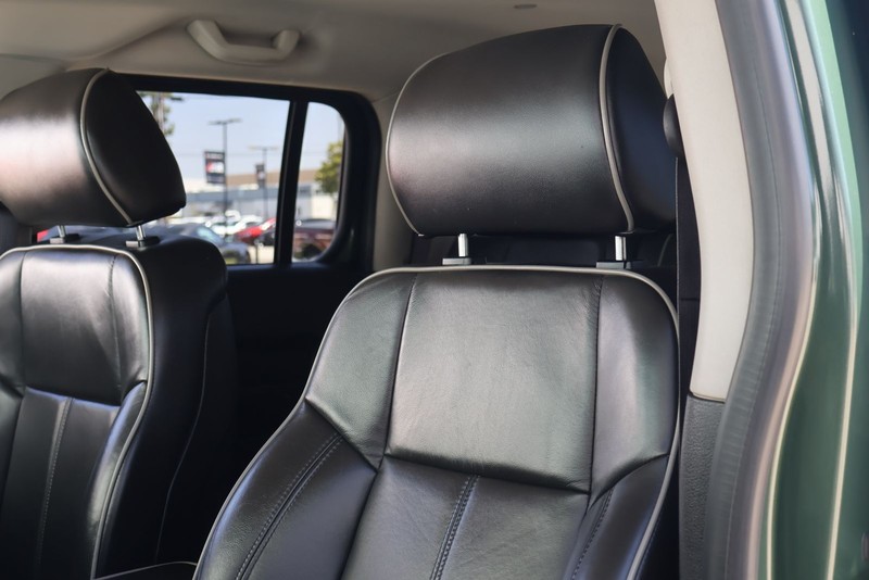 HUMMER H3 Vehicle Full-screen Gallery Image 17