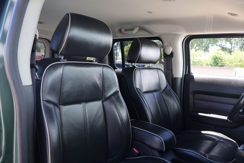 HUMMER H3 Vehicle Full-screen Gallery Image 18