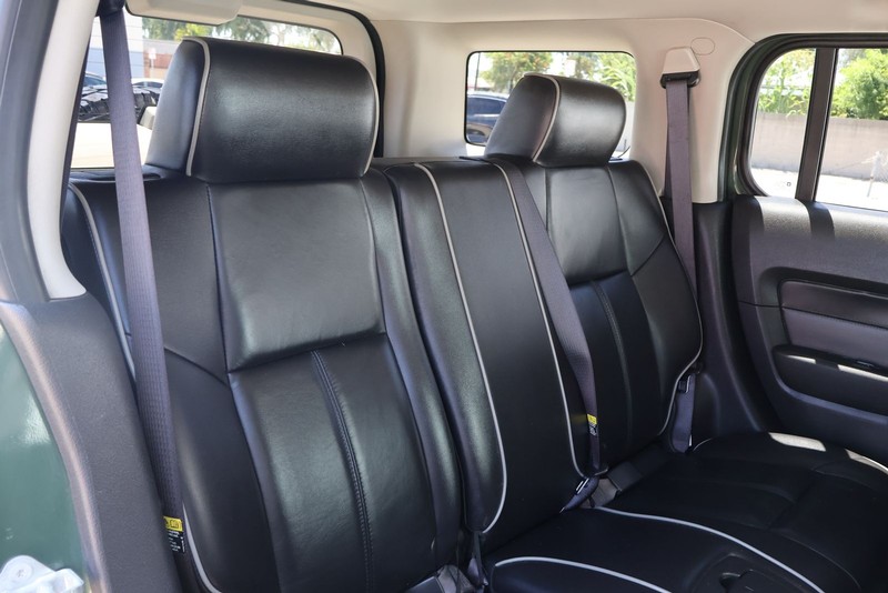 HUMMER H3 Vehicle Full-screen Gallery Image 19